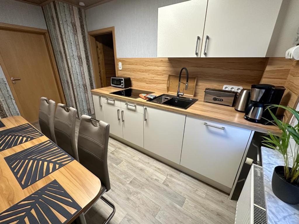 Christels Ferienwohnung 2 In Thale Mit Ueberdachter Terrasse, Kueche Mit Tv & Geschirrspueler ภายนอก รูปภาพ